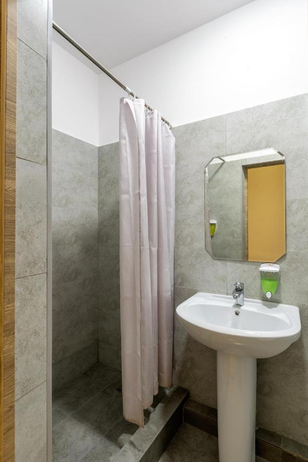 Bodo Hostel Bishkek Ngoại thất bức ảnh