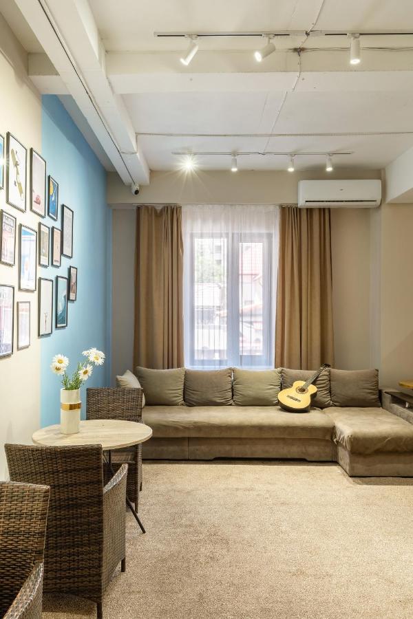 Bodo Hostel Bishkek Ngoại thất bức ảnh